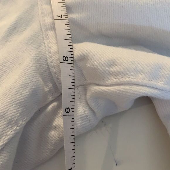 𝅺KUT from the Kloth white denim. Mid rise. Five pockets. - Picture 10 of 11